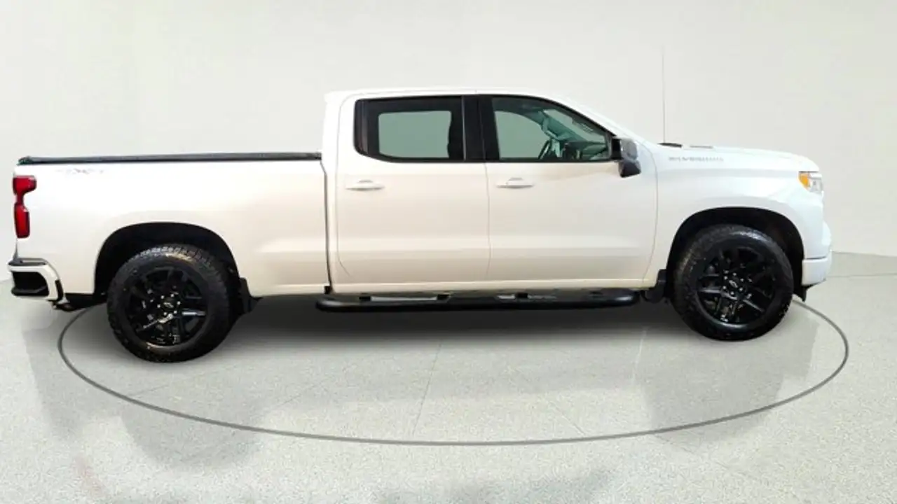 Chevrolet Silverado 1500 - Image 2