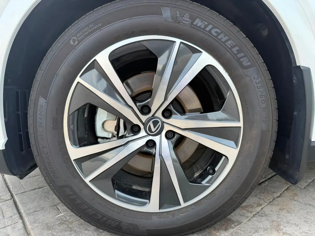 Lexus RX 350 - Image 23