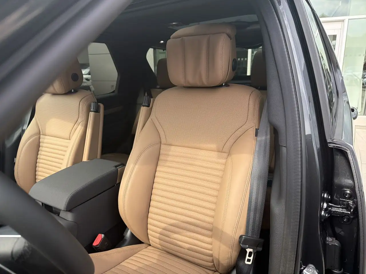 Land Rover Discovery - Image 8
