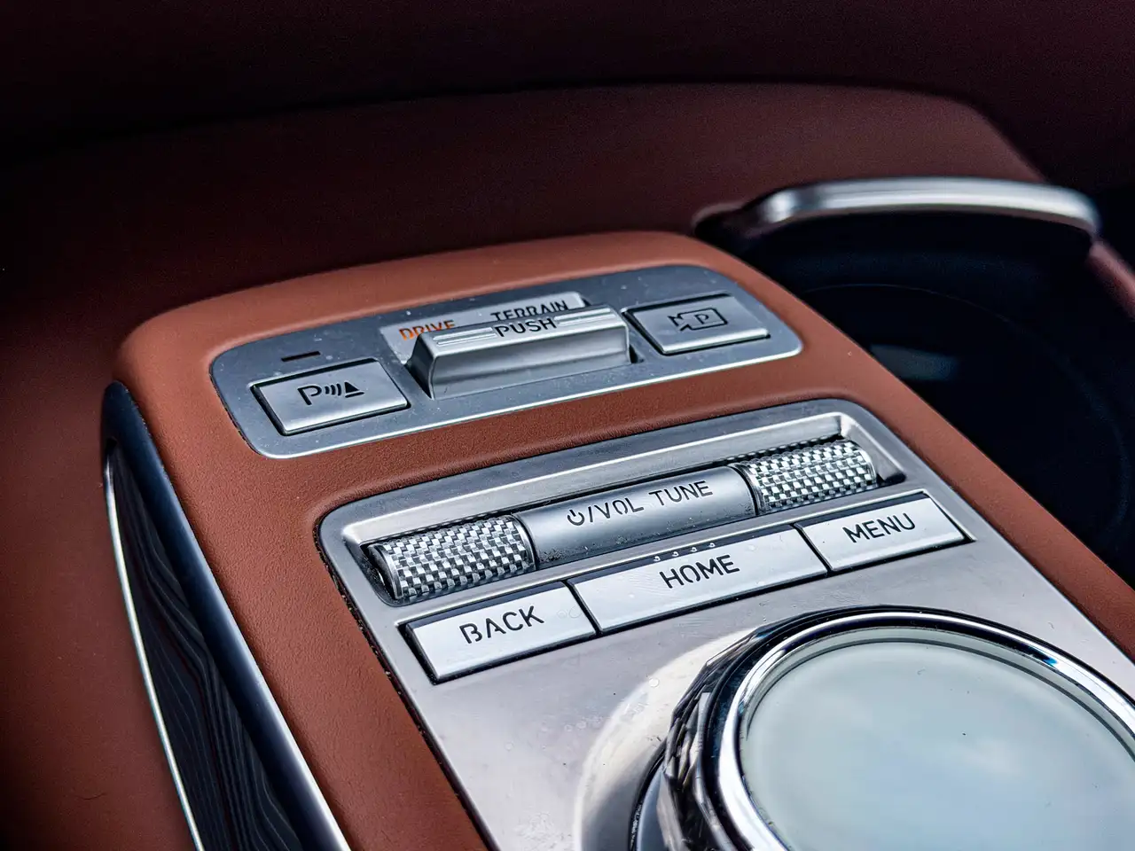 Genesis GV70 - Image 24