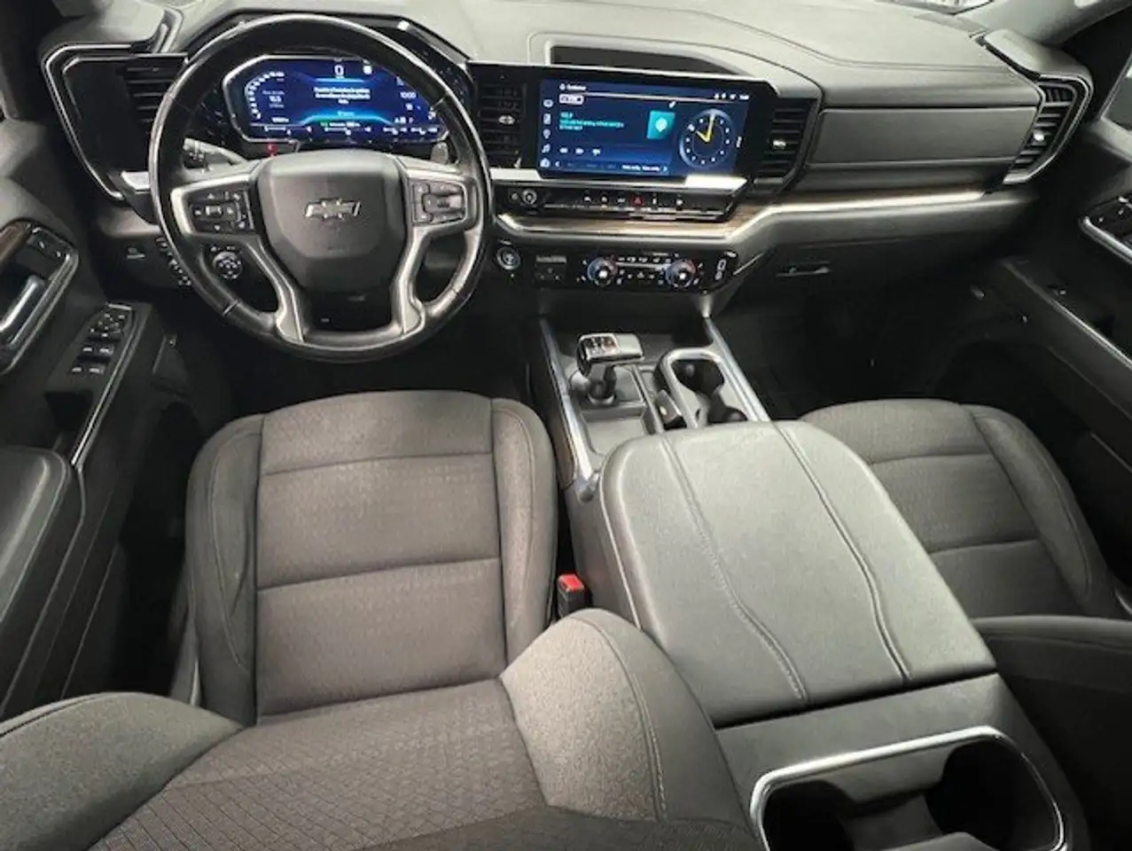 Chevrolet Silverado 1500 - Image 12