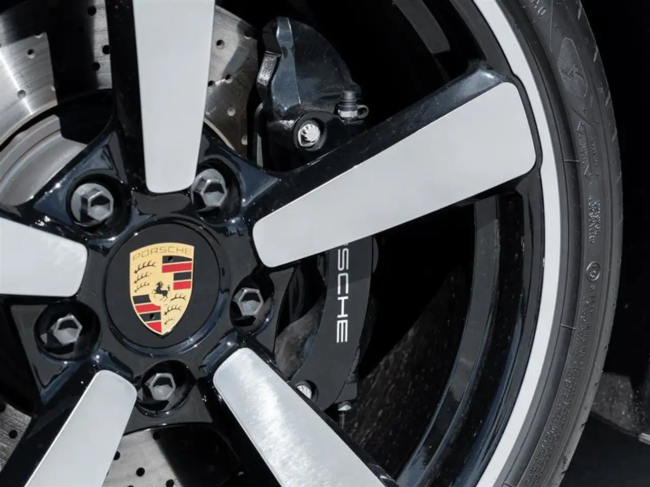 Porsche 911 - Image 19