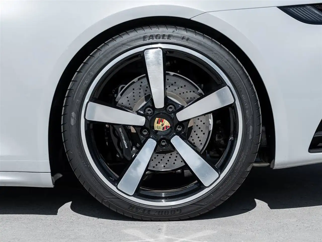 Porsche 911 - Image 9