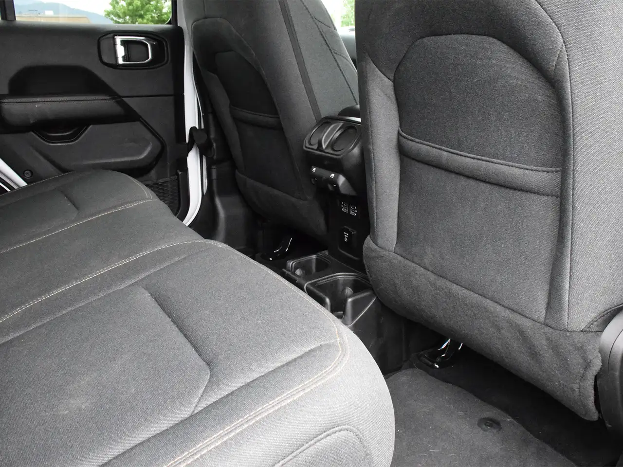 Jeep Wrangler - Image 21