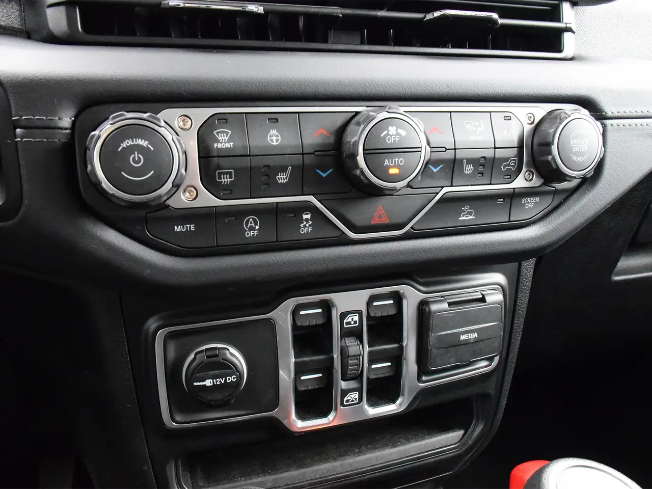 Jeep Wrangler - Image 17