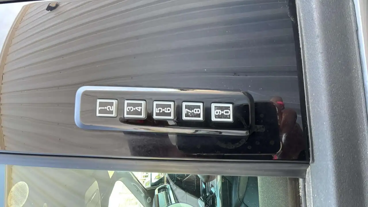 Ford F-150 - Image 32