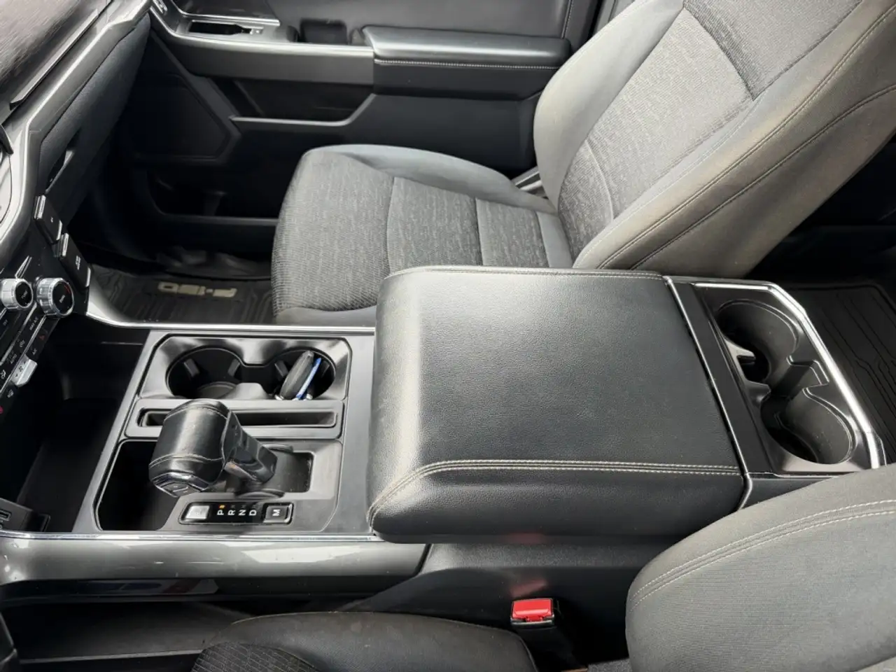Ford F-150 - Image 29