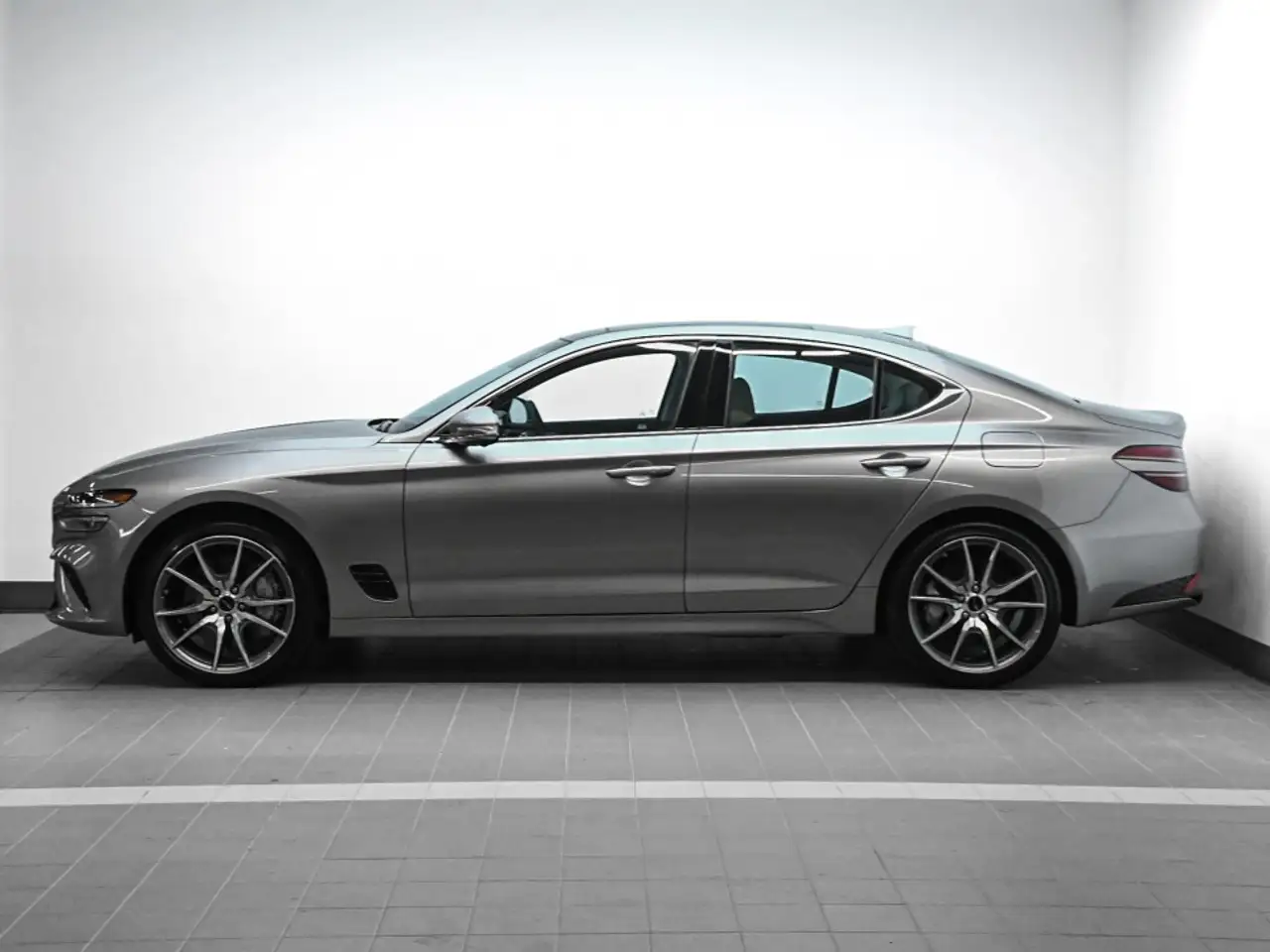 Genesis G70 - Image 6
