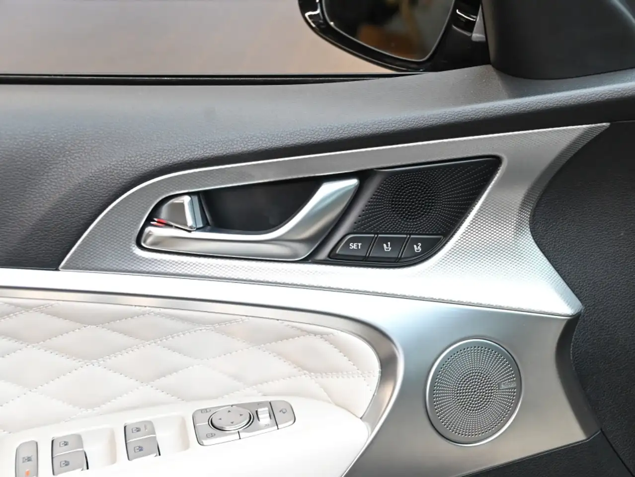 Genesis G70 - Image 11
