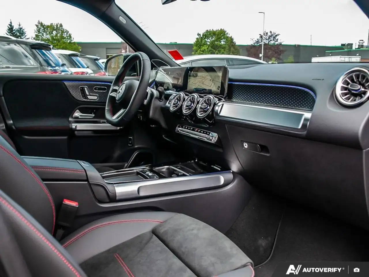 Mercedes-Benz GLB - Image 23