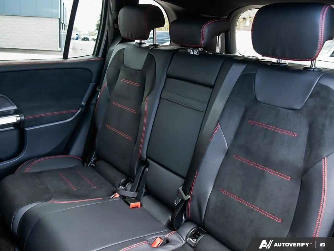 Mercedes-Benz GLB - Image 24