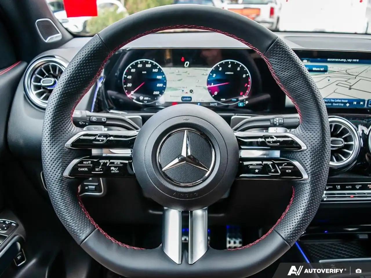 Mercedes-Benz GLB - Image 14