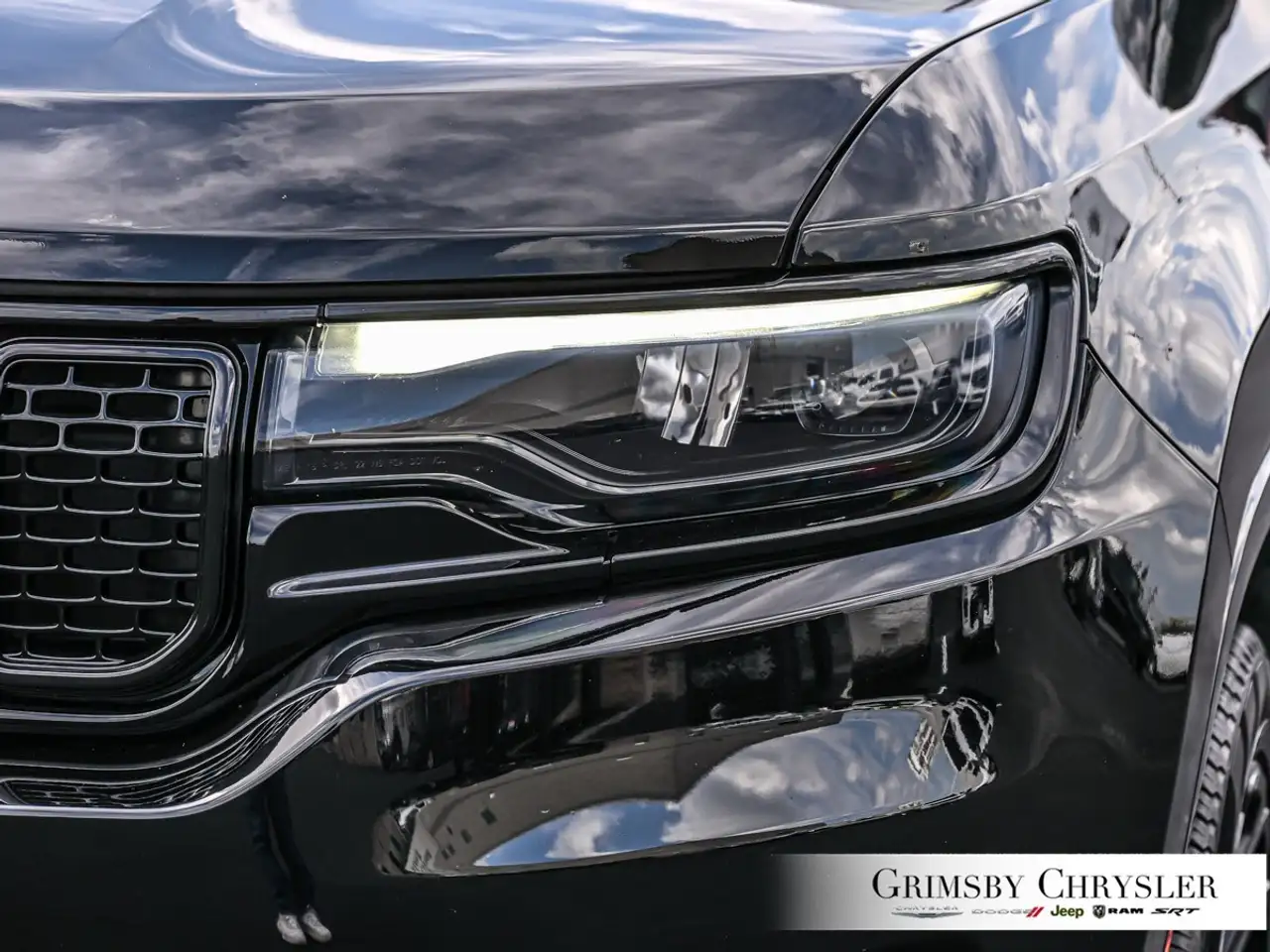 Jeep Wagoneer - Image 8