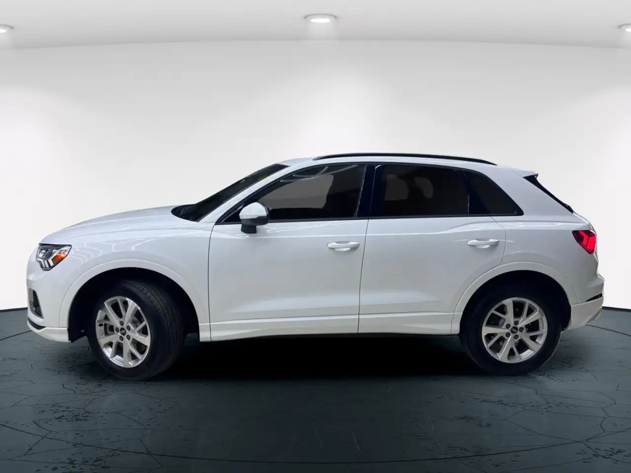 Audi Q3 - Image 6