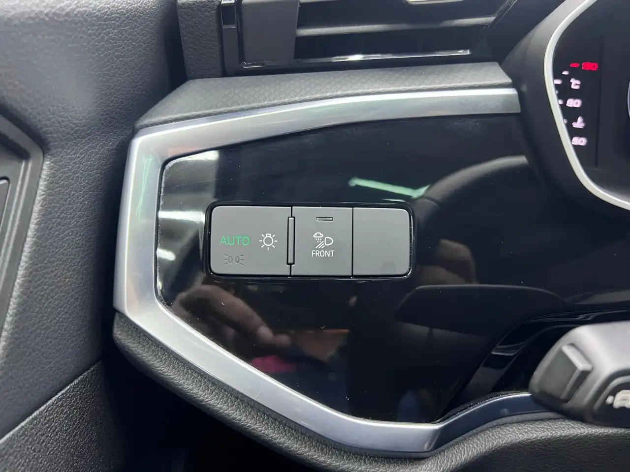 Audi Q3 - Image 19
