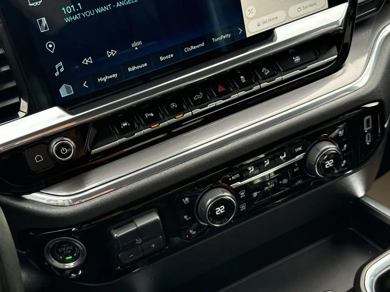 Chevrolet Silverado 1500 - Image 24