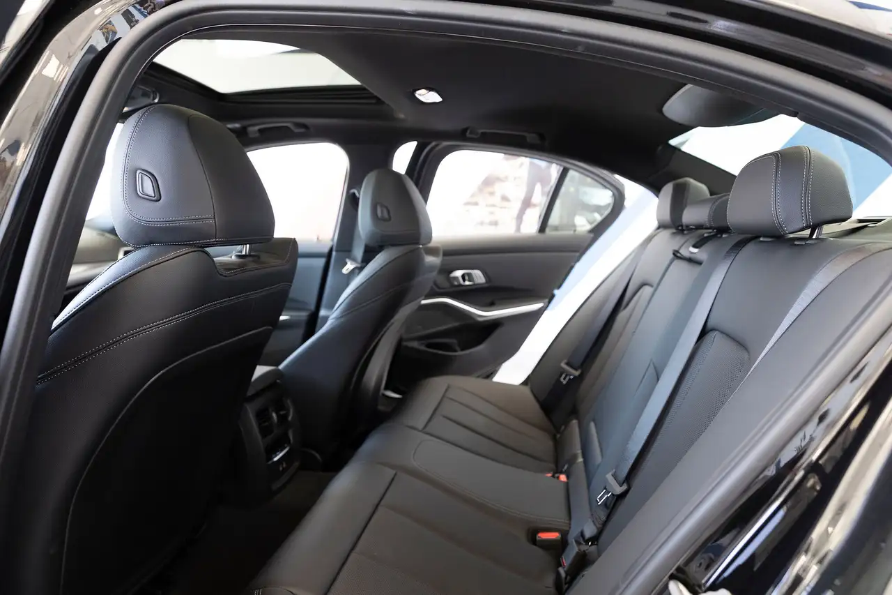 BMW 3 Series - Image 12