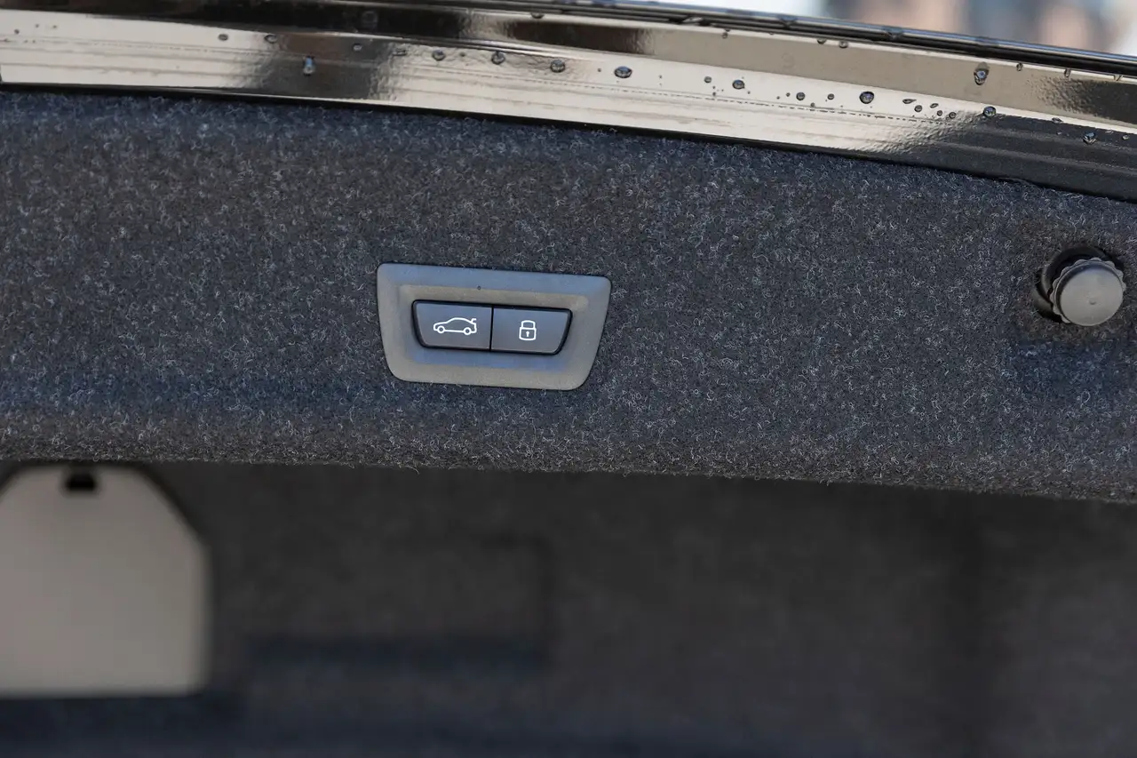 BMW 3 Series - Image 16
