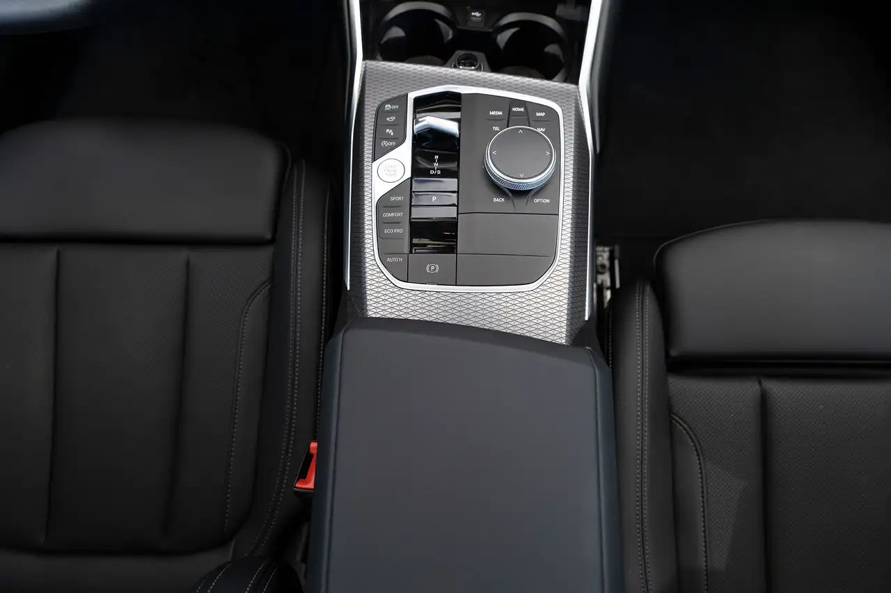 BMW 3 Series - Image 30