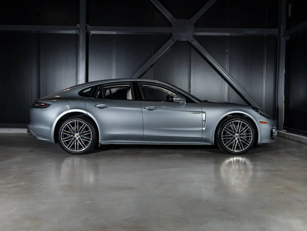 Porsche Panamera - Image 10