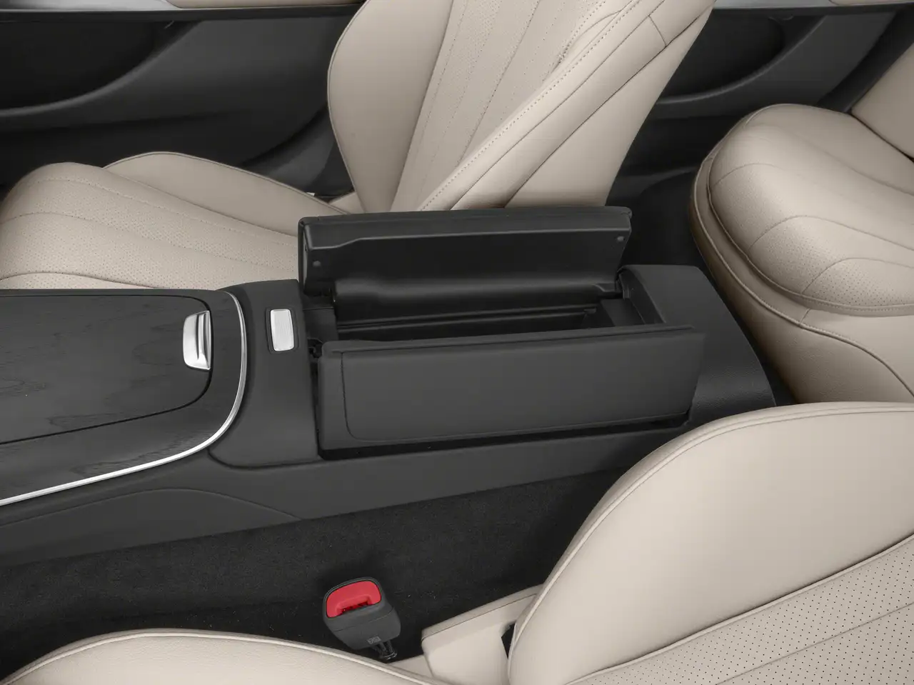 Mercedes-Benz E-Class - Image 10