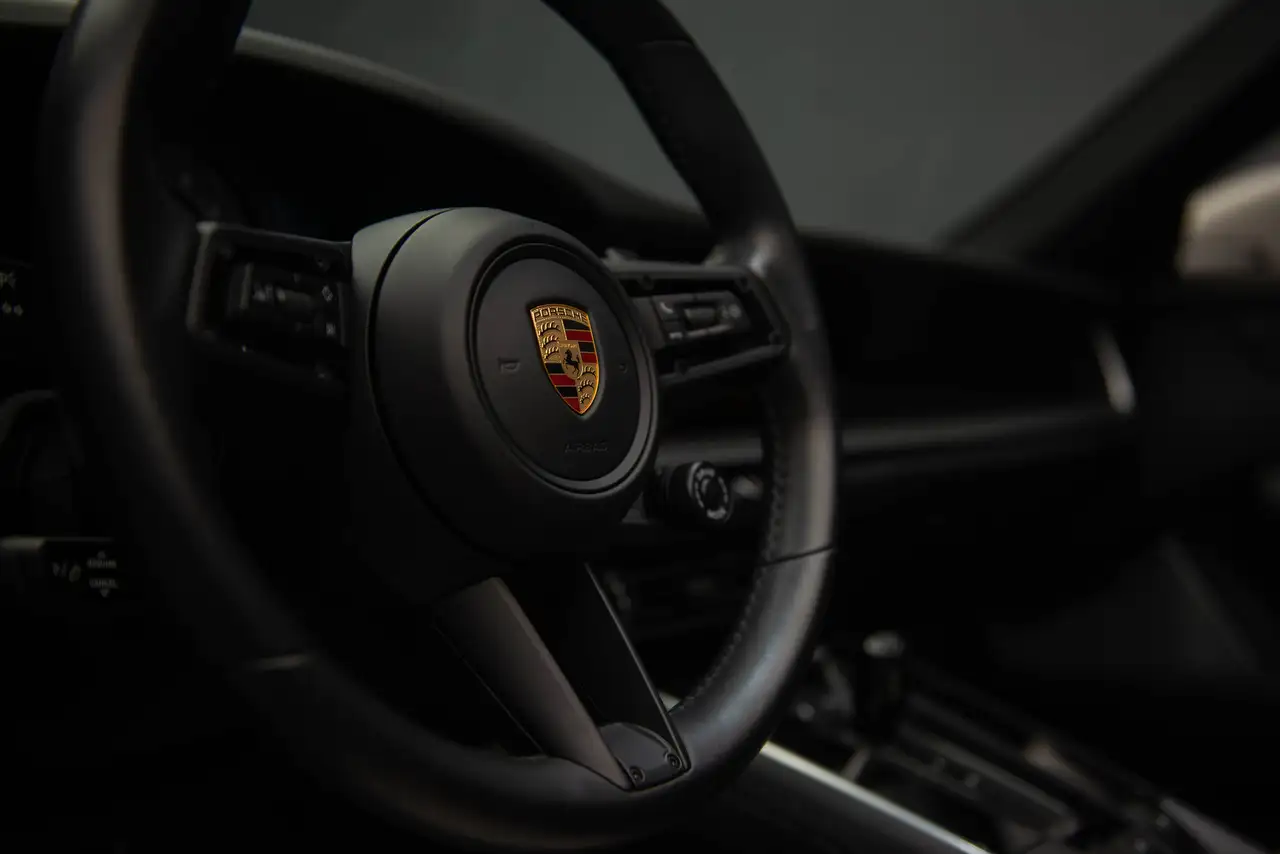 Porsche 911 - Image 29