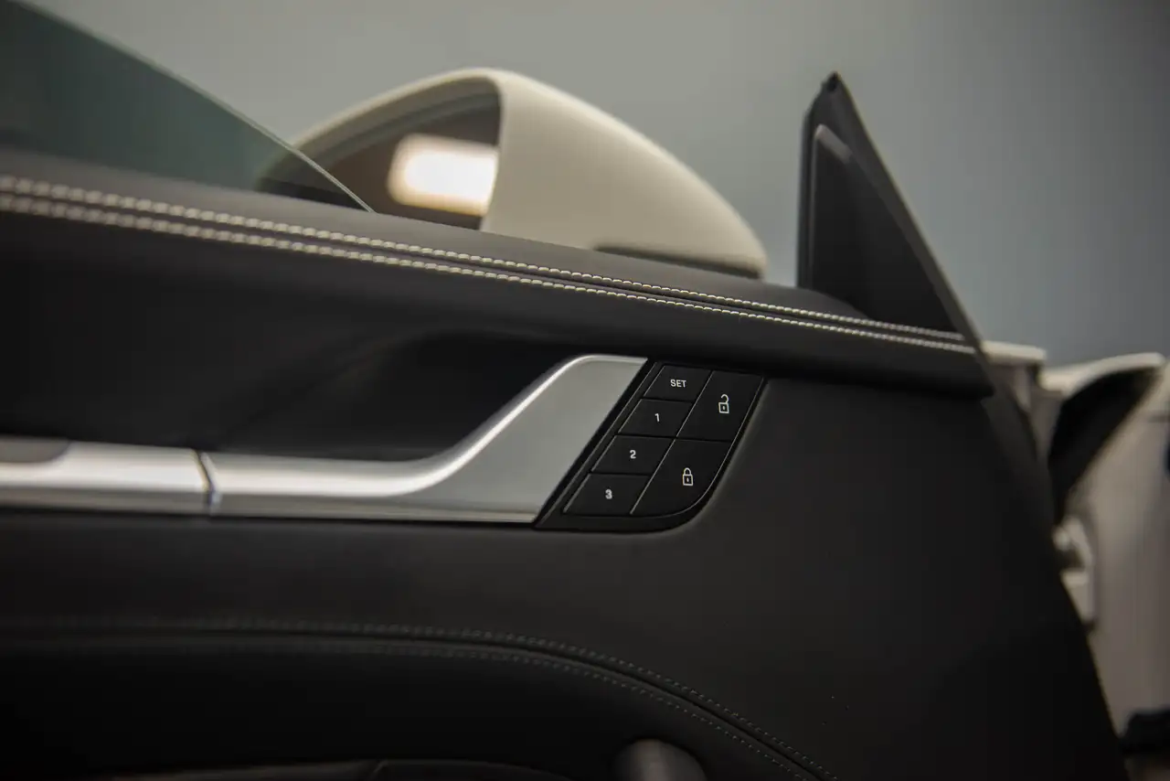 Porsche 911 - Image 17