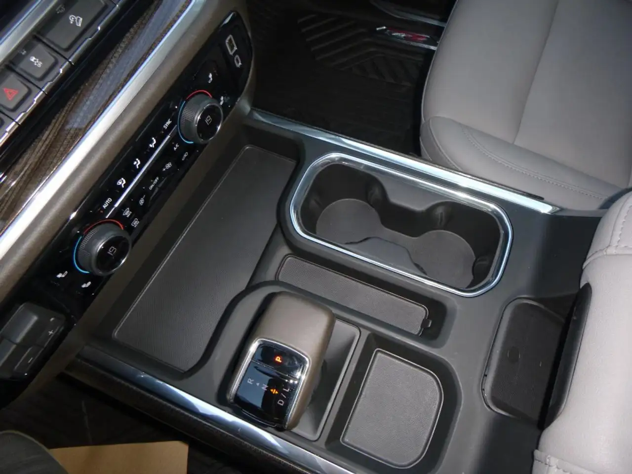 Chevrolet Silverado 1500 - Image 37