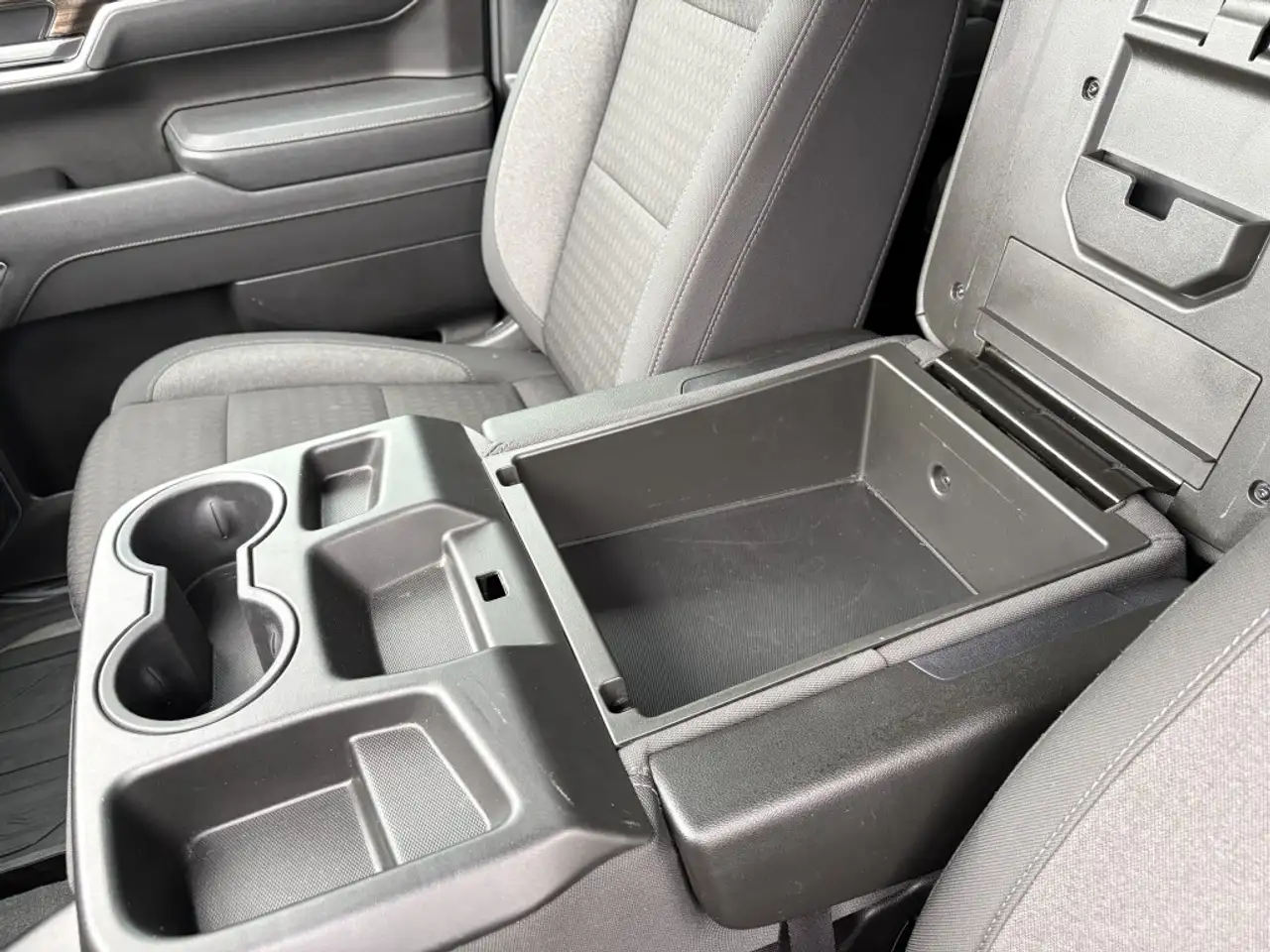 Chevrolet Silverado 1500 - Image 9