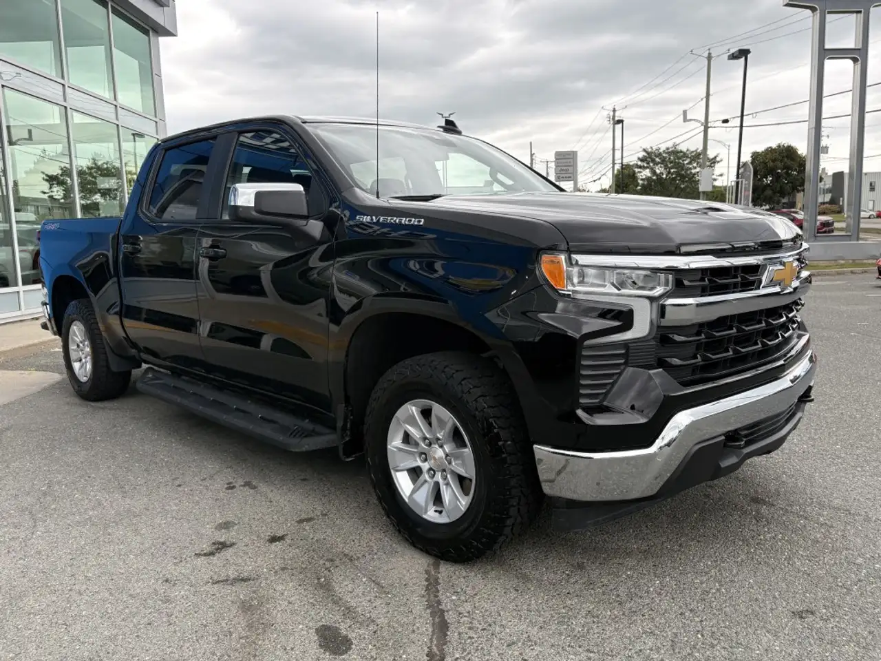 Chevrolet Silverado 1500 - Image 2