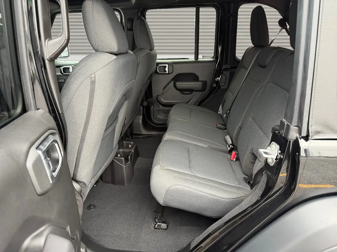 Jeep Wrangler - Image 16