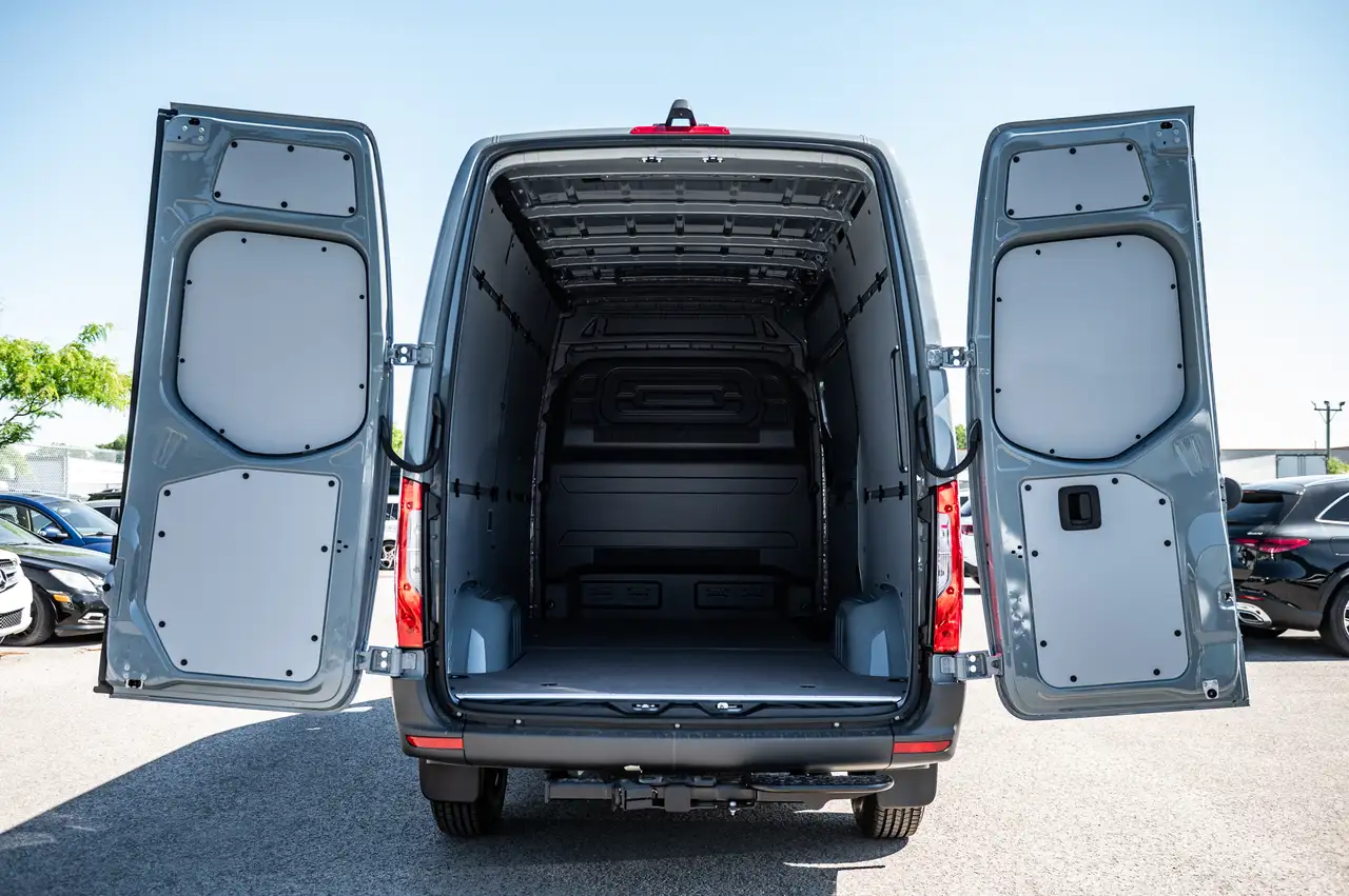Mercedes-Benz Sprinter - Image 10