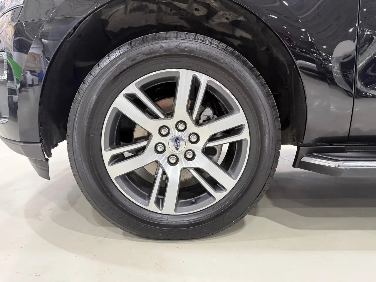 Ford Expedition - Image 10