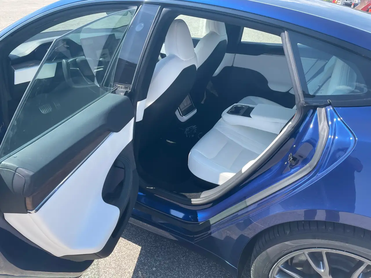Tesla Model S - Image 4