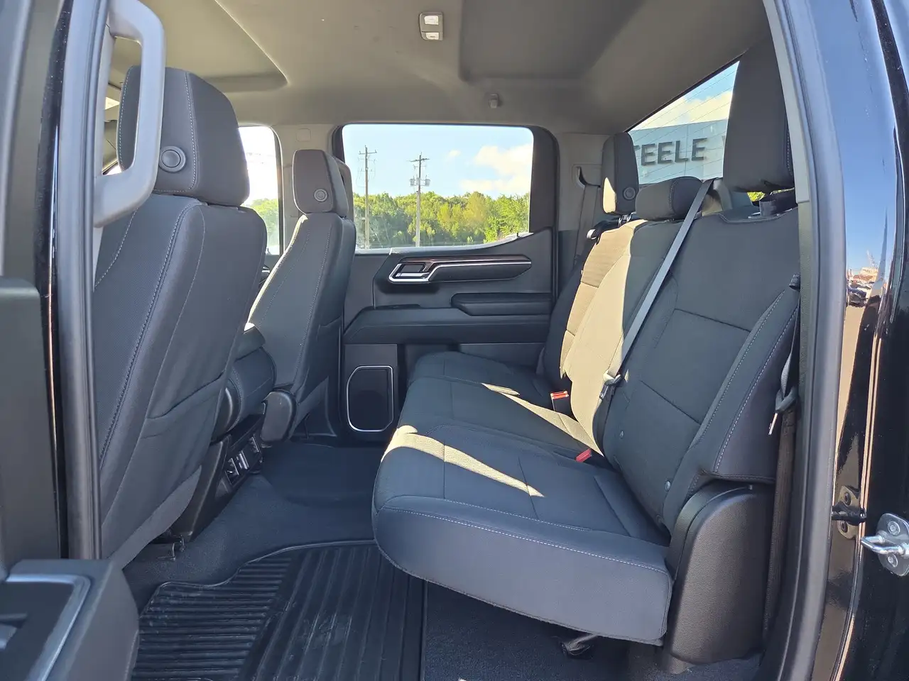 Chevrolet Silverado 1500 - Image 8