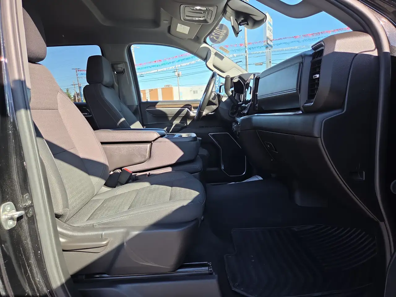 Chevrolet Silverado 1500 - Image 11