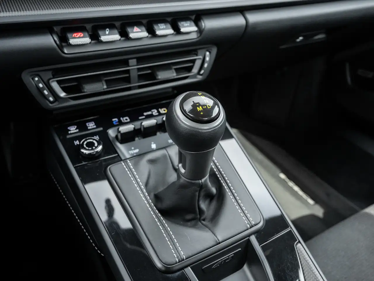 Porsche 911 - Image 35