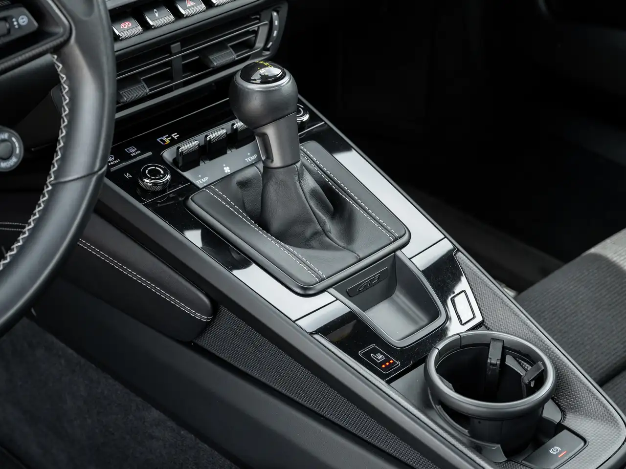 Porsche 911 - Image 33