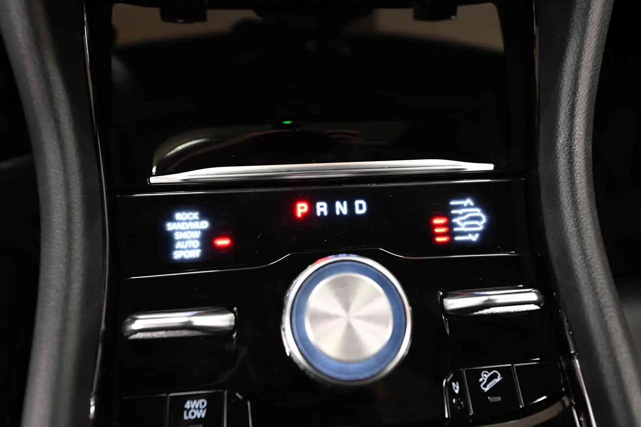 Jeep Grand Cherokee - Image 21