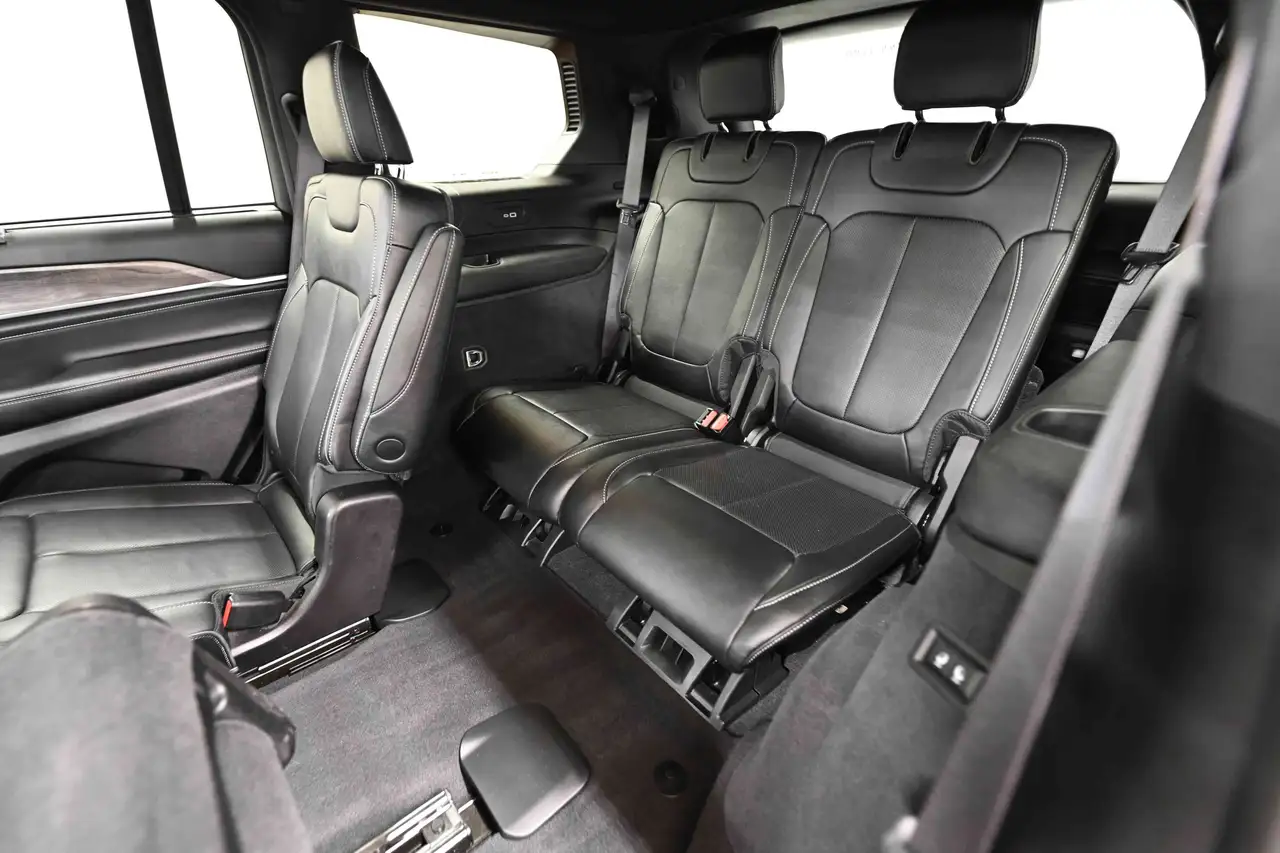 Jeep Grand Cherokee - Image 16