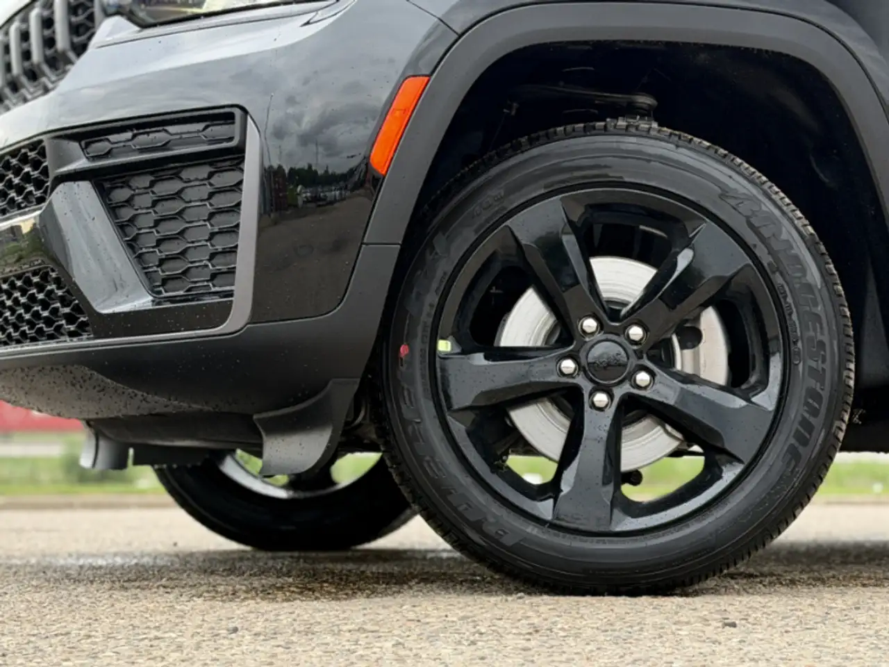 Jeep Grand Cherokee - Image 28
