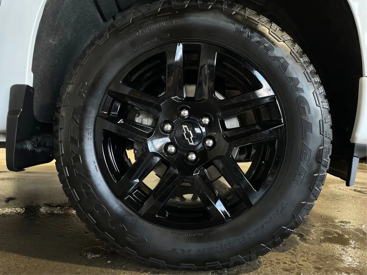 Chevrolet Silverado 1500 - Image 6