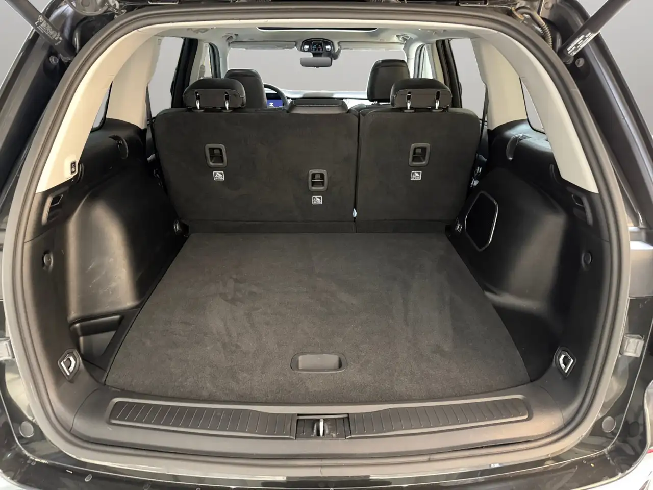 Jeep Grand Cherokee - Image 20
