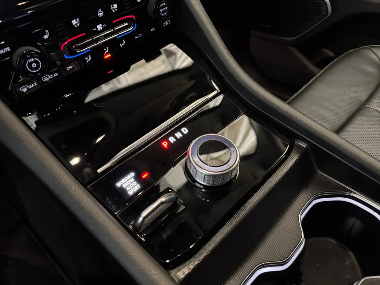 Jeep Grand Cherokee - Image 14