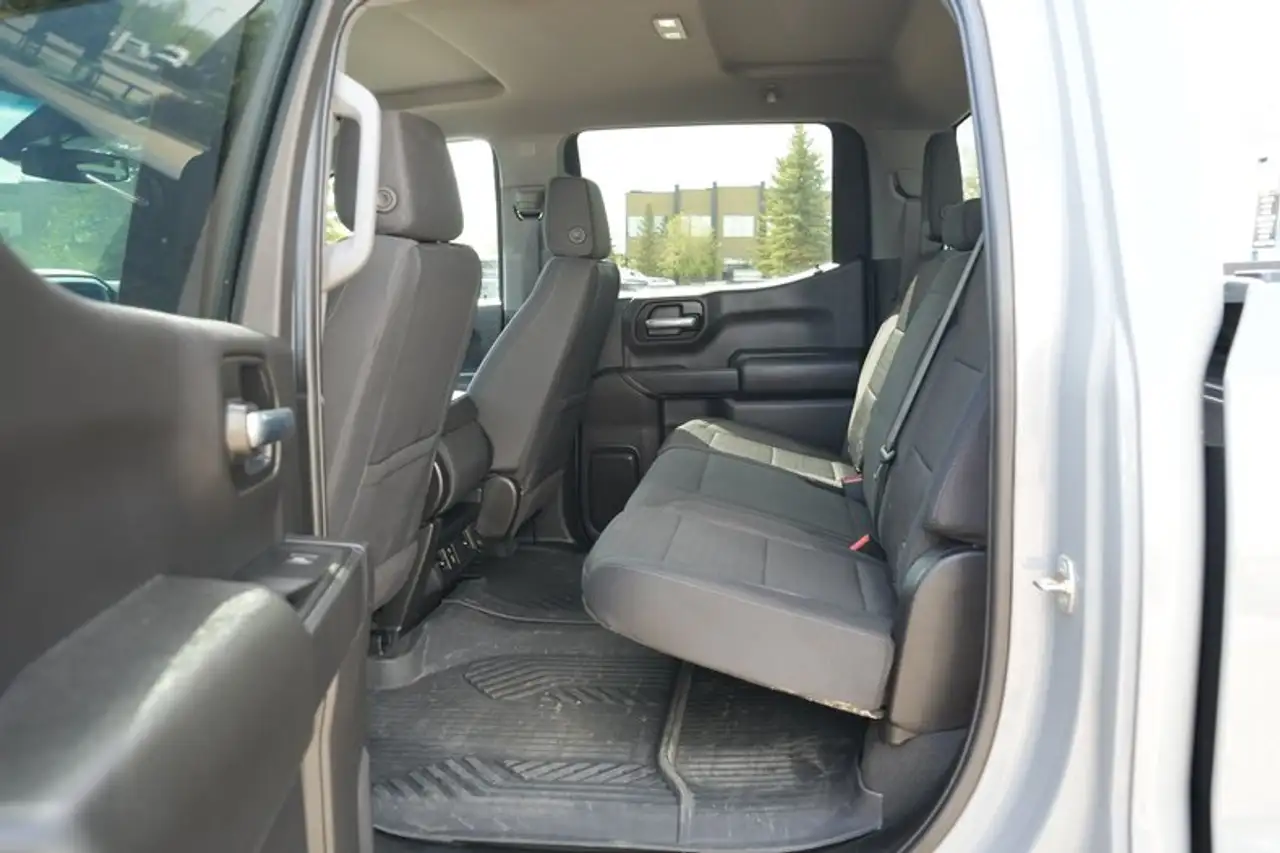 Chevrolet Silverado 1500 - Image 10