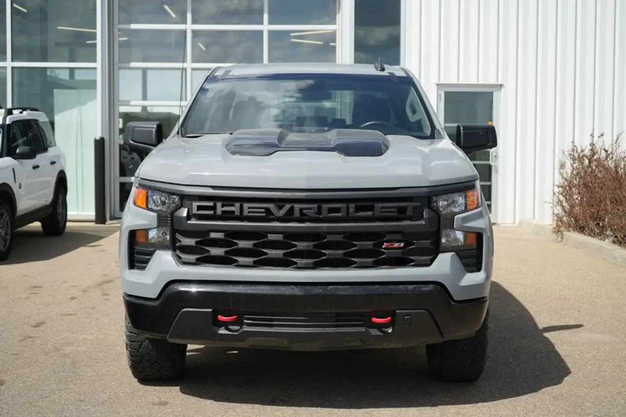 Chevrolet Silverado 1500 - Image 2