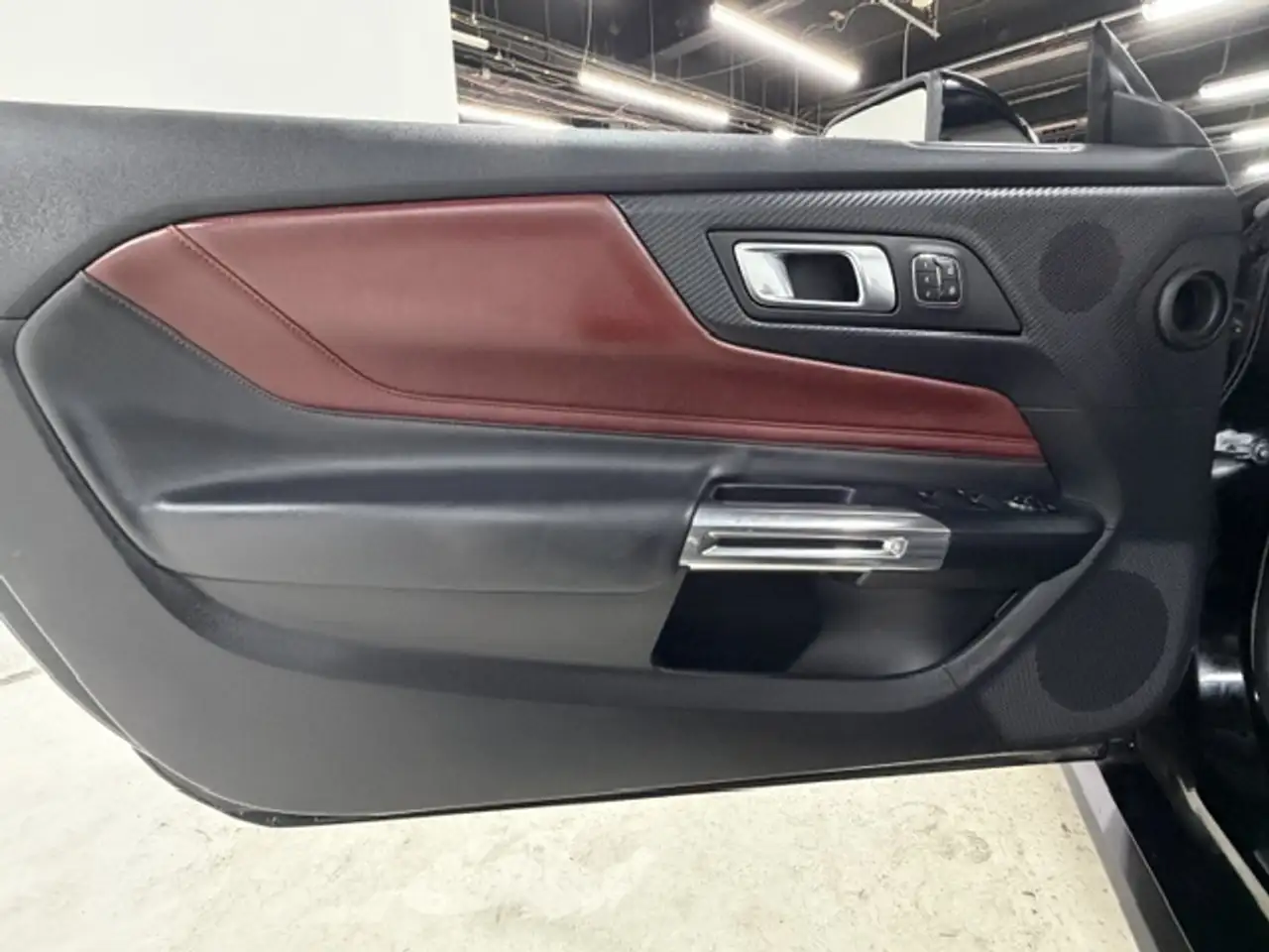 Ford Mustang - Image 18