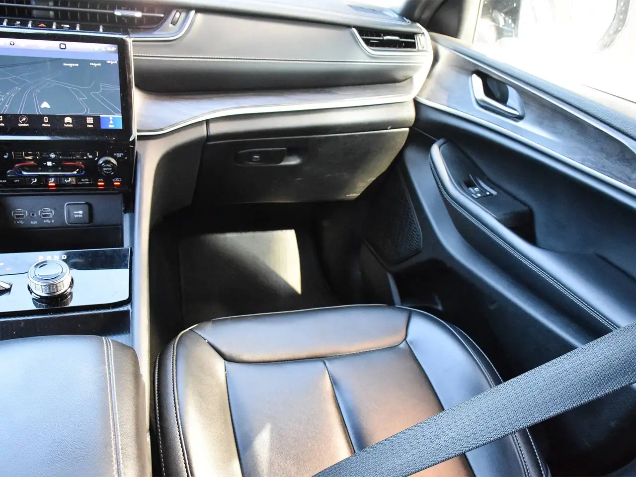 Jeep Grand Cherokee - Image 19