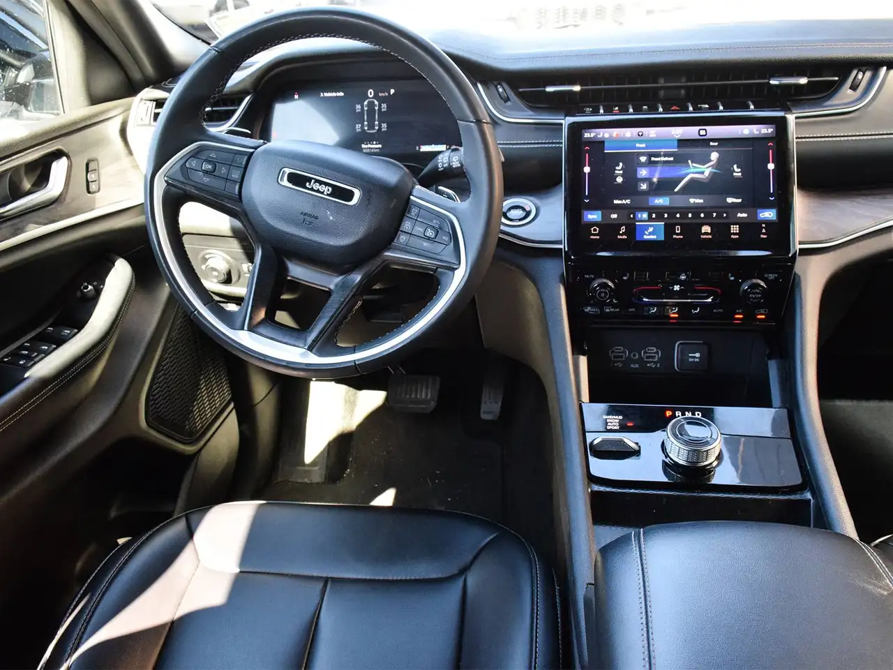 Jeep Grand Cherokee - Image 18
