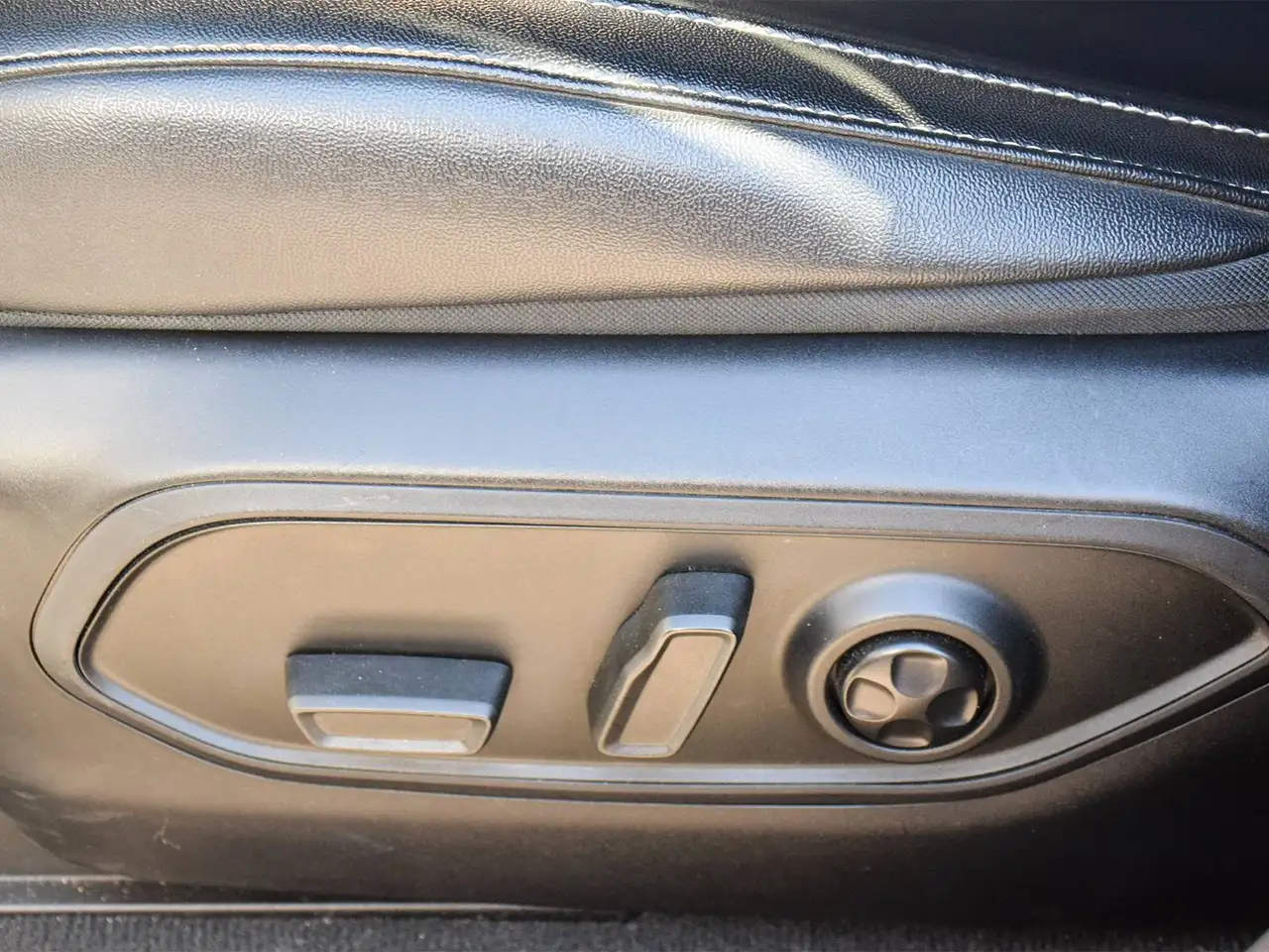 Jeep Grand Cherokee - Image 14